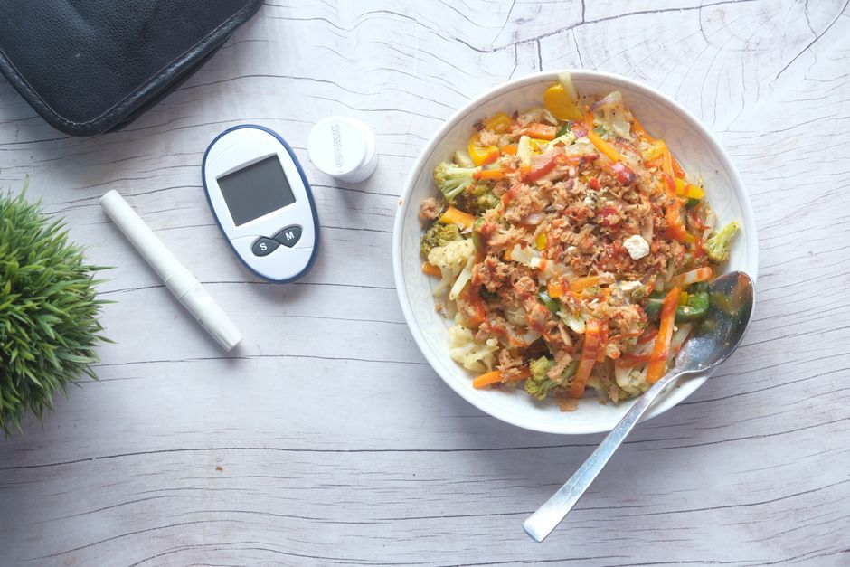 Bữa ăn dinh dưỡng được nấu chín ấm áp giúp cân bằng thể trạng cho người có cơ địa tính hàn